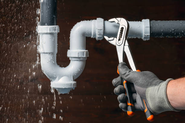 Professional Gas Line Repair technician working in Cedarpines Park, CA